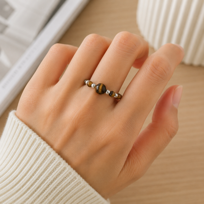 Alba Edelstein Ring – Elastischer Kugelring & Versilberter Edelstahl